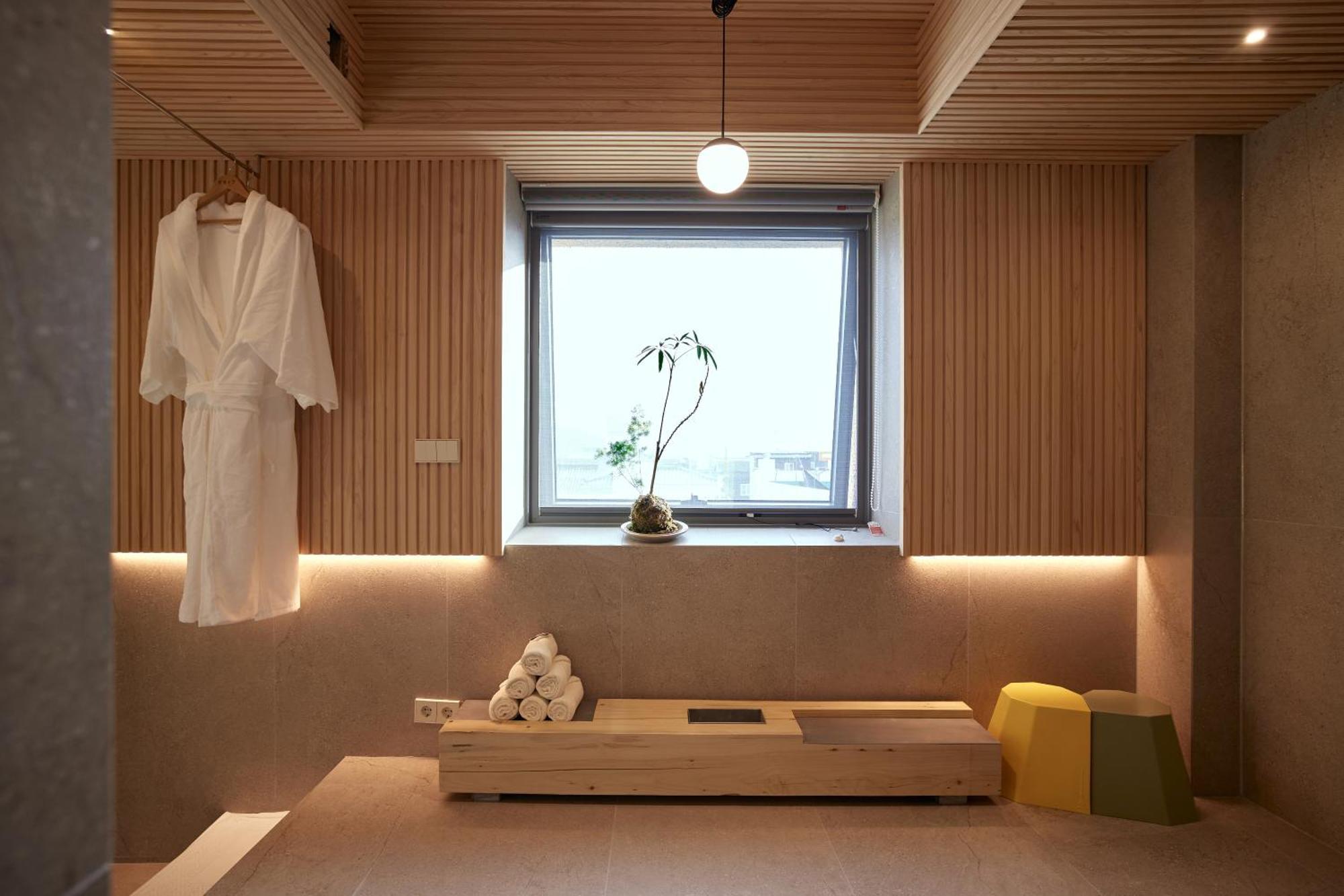 Pbr7 Hotel Unusual Stay Gyeongju Bagian luar foto