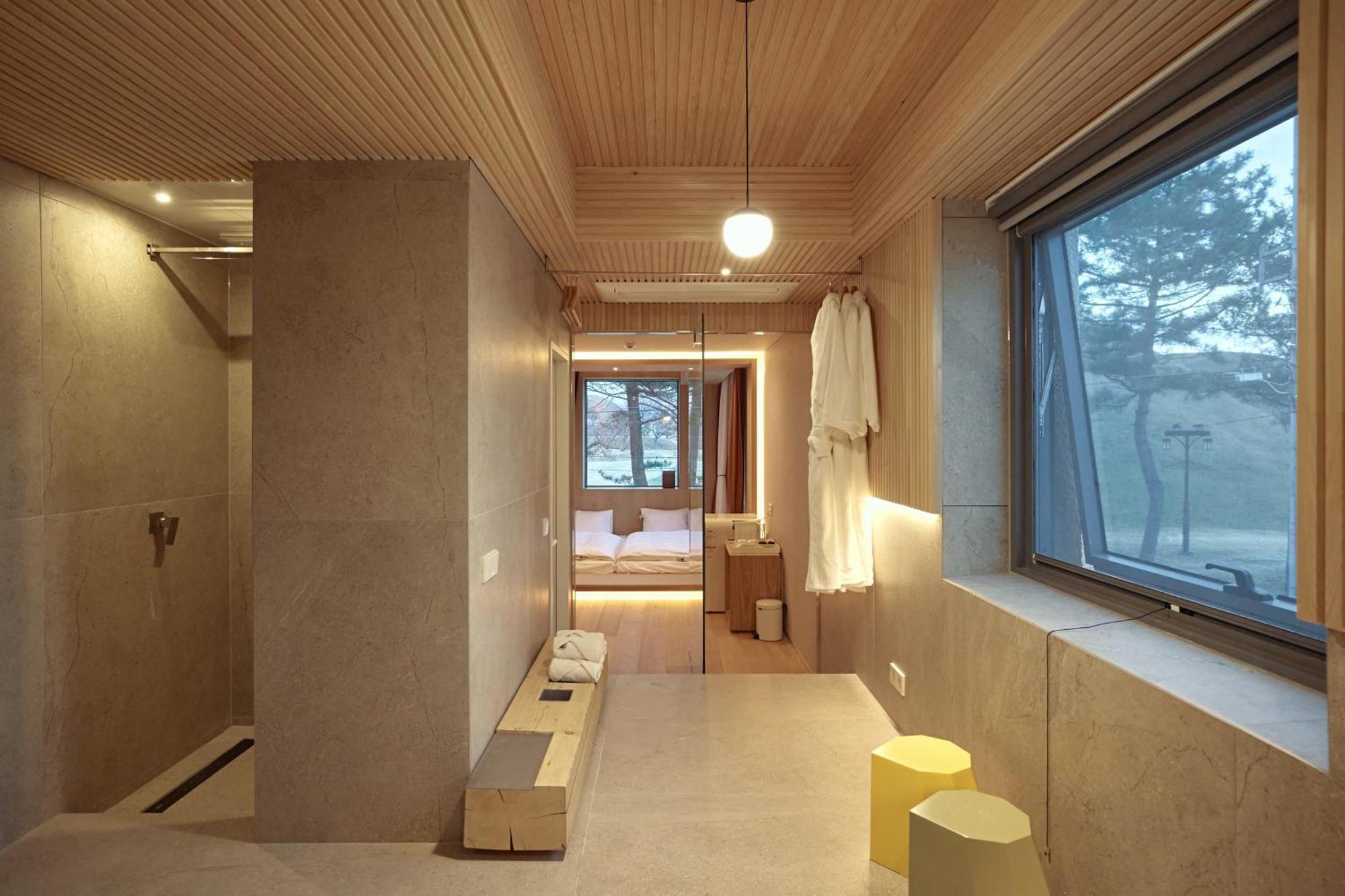 Pbr7 Hotel Unusual Stay Gyeongju Bagian luar foto